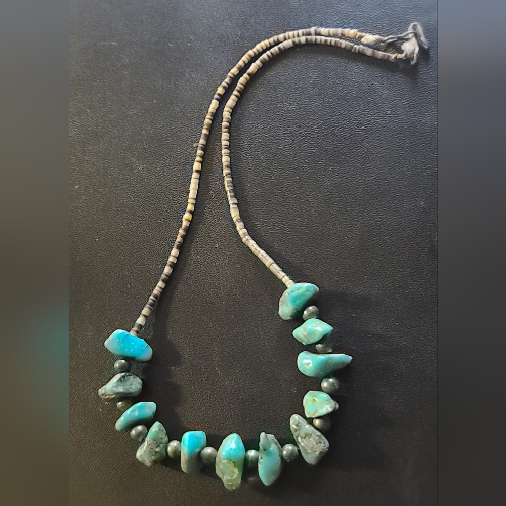 VINTAGE NATIVE AMERICAN STERLING SILVER & TURQUOISE HEISHI NAVAJO PEARL NECKLACE